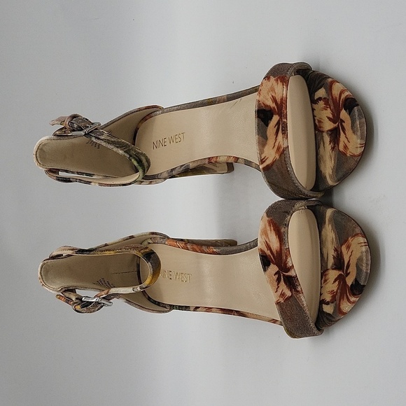 814- Nine West Pruce Block Heel Sandals Taupe Floral Size 8.5 M NWT - Picture 4 of 11